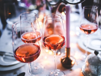 Acheter vin en ligne - Choisir le Vin Rosé pour Agrémenter les Fêtes de Fin d'An